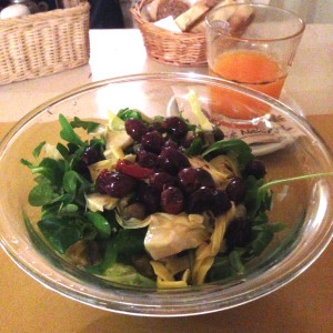 Salad and juice from QueLo