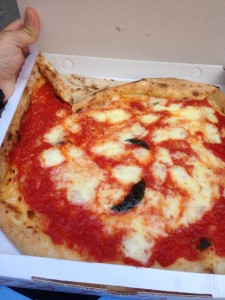 Delicious pizza margherita from Di Matteo. And for only €3!